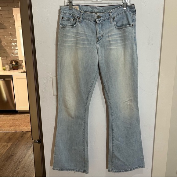 Abercrombie & Fitch Distressed Vintage Lightwash Button Fly Boot Cut 6 - Picture 1 of 15